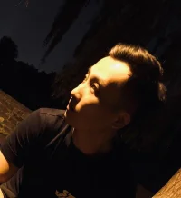 洪亮